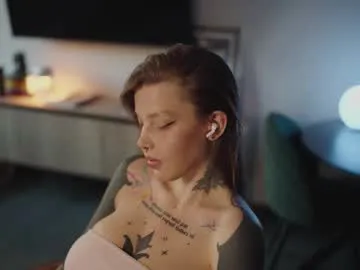 indiantransgirlillinois – webcam model profile photo Image 3