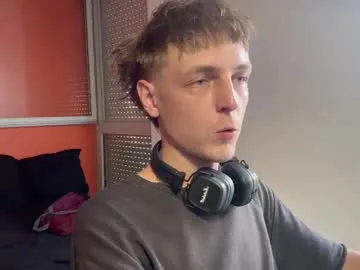 JulieSharp – webcam model profile photo Image 3