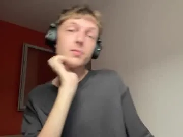 JulieSharp – webcam model profile photo Image 4