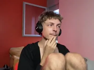 JulieSharp – webcam model profile photo Image 5