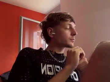 JulieSharp – webcam model profile photo Image 9