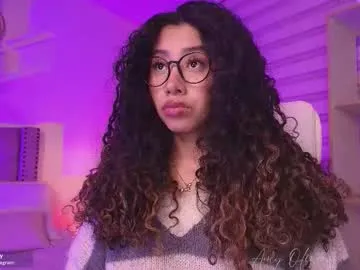 tvycas7 – webcam model profile photo Image 11