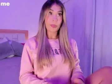 missjuliaa_ Image 17
