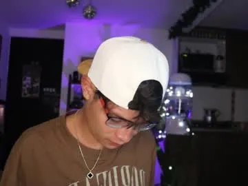 mae_nathan – webcam model profile photo Image 13