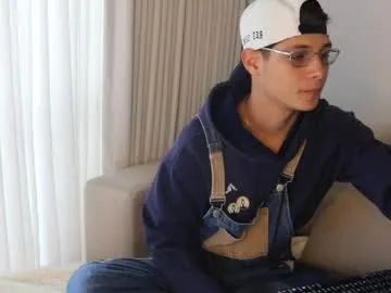 mae_nathan – webcam model profile photo Image 17