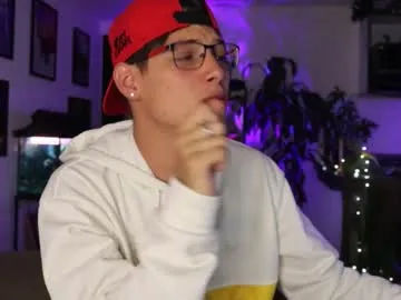 mae_nathan – webcam model profile photo Image 2