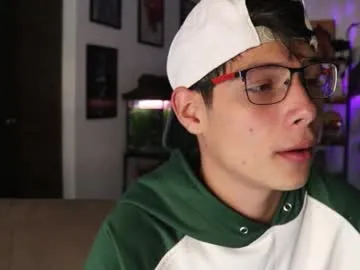 mae_nathan – webcam model profile photo Image 4