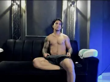 emilywarren296 – webcam model profile photo Image 17