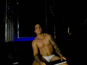 emilywarren296 – webcam model profile photo Image 5