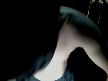 emilywarren296 – webcam model profile photo Image 7