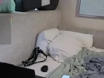 Caroline – webcam model profile photo Image 7