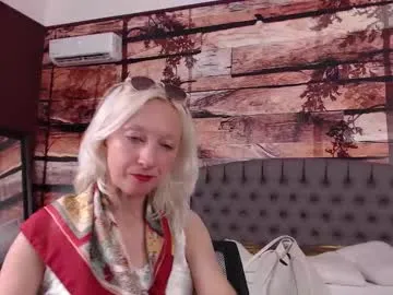 LoreneMoore – webcam model profile photo Image 8