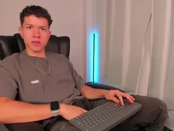 Claire – webcam model profile photo Image 2