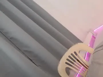 lolaa_darling – webcam model profile photo Image 3