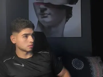 Emely – webcam model profile photo Image 17