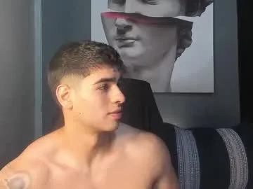 Emely – webcam model profile photo Image 18