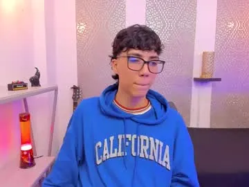 AmeliaPump – webcam model profile photo Image 14