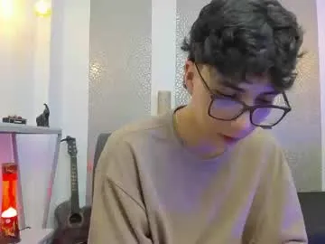 AmeliaPump – webcam model profile photo Image 16