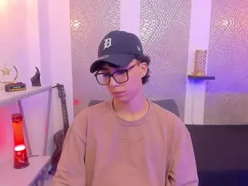 AmeliaPump – webcam model profile photo Image 19