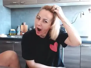 YasmienAtos – webcam model profile photo Image 10