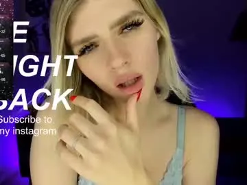 LucyMoonlight – webcam model profile photo Image 3