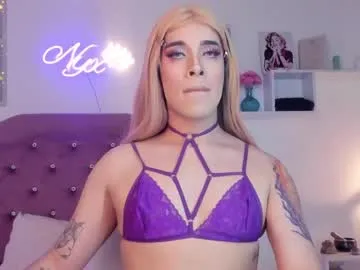 AlexaTovar – webcam model profile photo Image 4