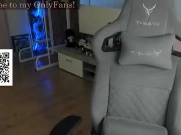 emilywarren296 – webcam model profile photo Image 11