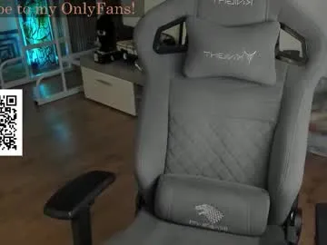 emilywarren296 – webcam model profile photo Image 13