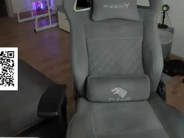 emilywarren296 – webcam model profile photo Image 4