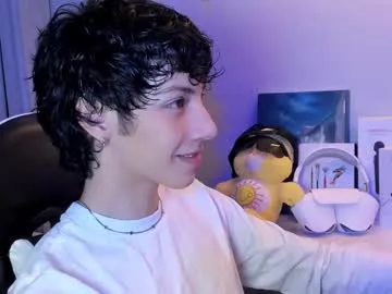 Adeline – webcam model profile photo Image 11