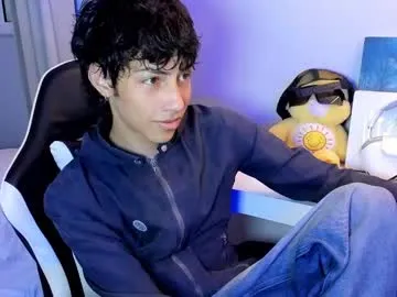 Adeline – webcam model profile photo Image 12