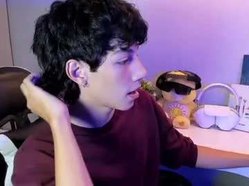 Adeline – webcam model profile photo Image 13