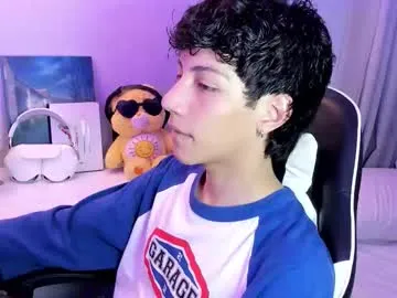 Adeline – webcam model profile photo Image 14