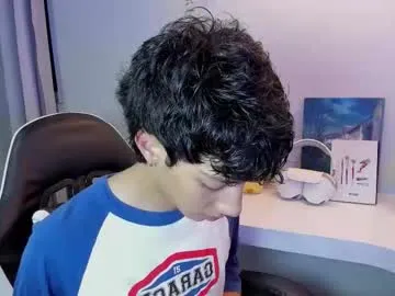 Adeline – webcam model profile photo Image 16