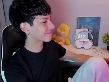 Adeline – webcam model profile photo Image 17