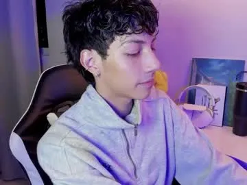 Adeline – webcam model profile photo Image 19