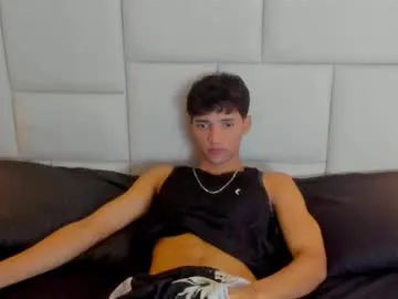 mae_nathan – webcam model profile photo Image 10