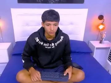 mae_nathan – webcam model profile photo Image 12