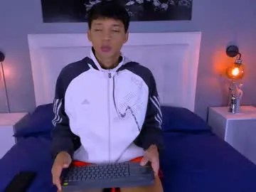 mae_nathan – webcam model profile photo Image 13