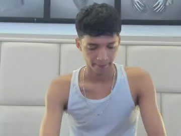 mae_nathan – webcam model profile photo Image 4