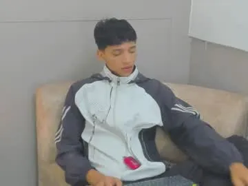 mae_nathan – webcam model profile photo Image 6