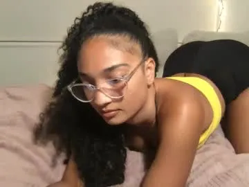 KamillaRey – webcam model profile photo Image 12