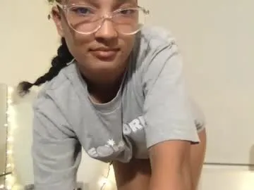 KamillaRey – webcam model profile photo Image 6