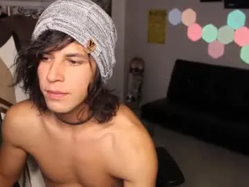 LittleRedBunny – webcam model profile photo Image 12