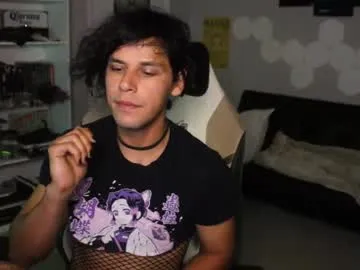 LittleRedBunny – webcam model profile photo Image 13