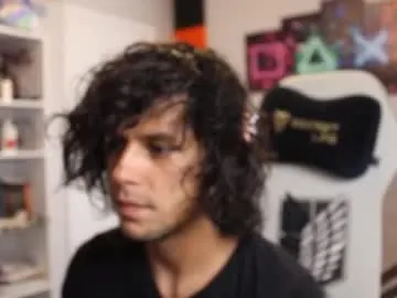 LittleRedBunny – webcam model profile photo Image 3