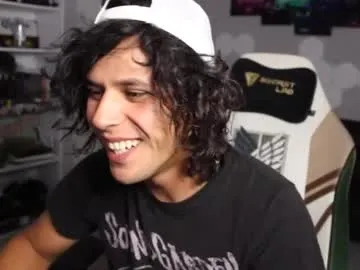 LittleRedBunny – webcam model profile photo Image 4