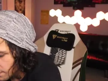 LittleRedBunny – webcam model profile photo Image 5