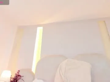 Elie – webcam model profile photo Image 18