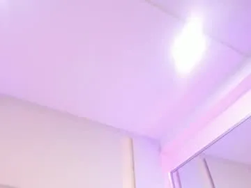 Elie – webcam model profile photo Image 2